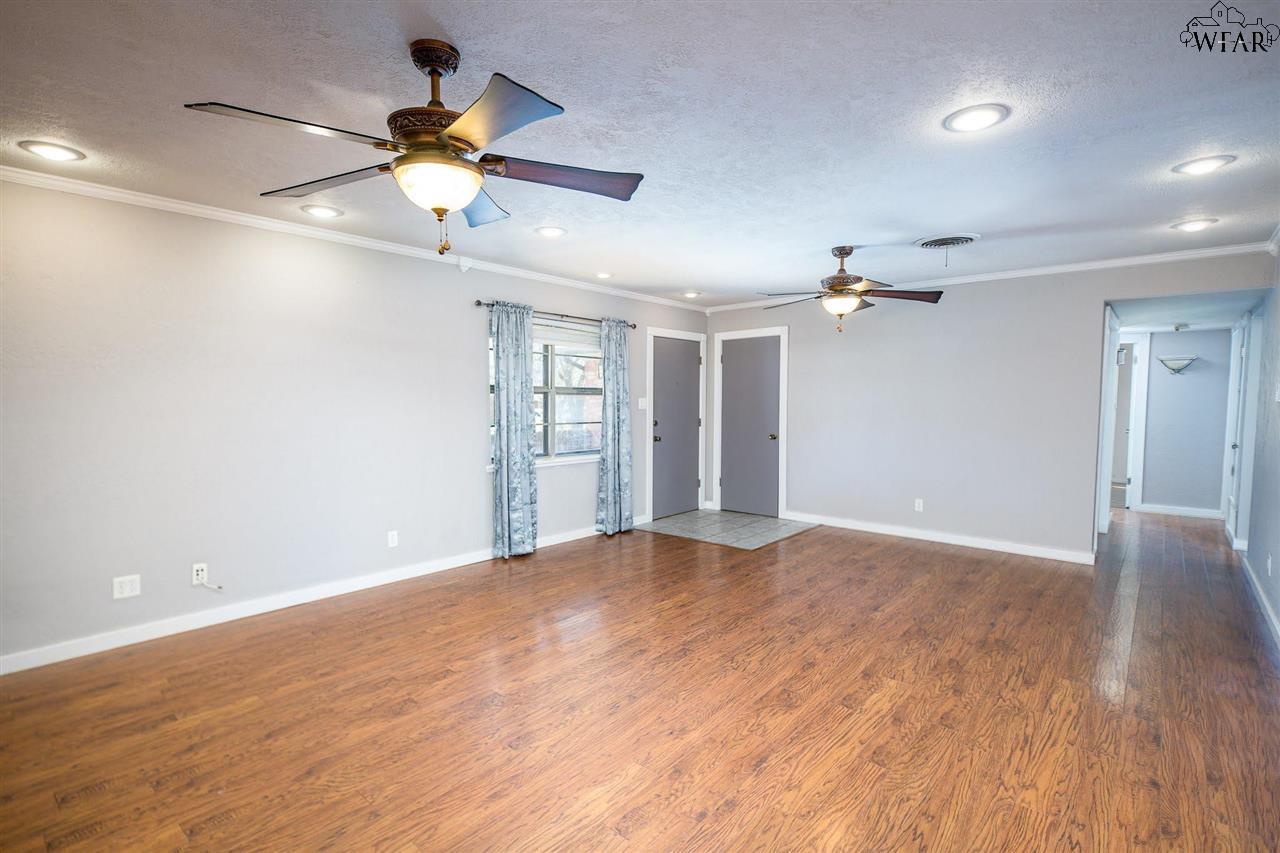 1330 Sunset, Iowa Park, Texas image 5