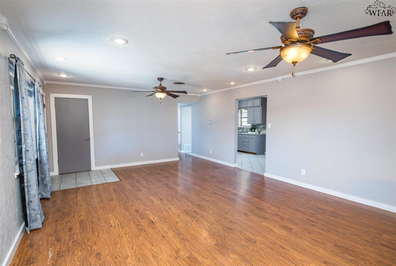 1330 Sunset, Iowa Park, Texas image 7