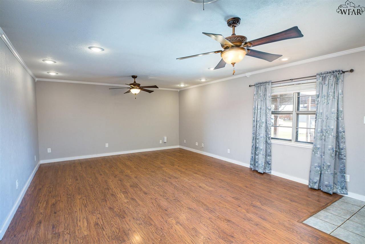1330 Sunset, Iowa Park, Texas image 4