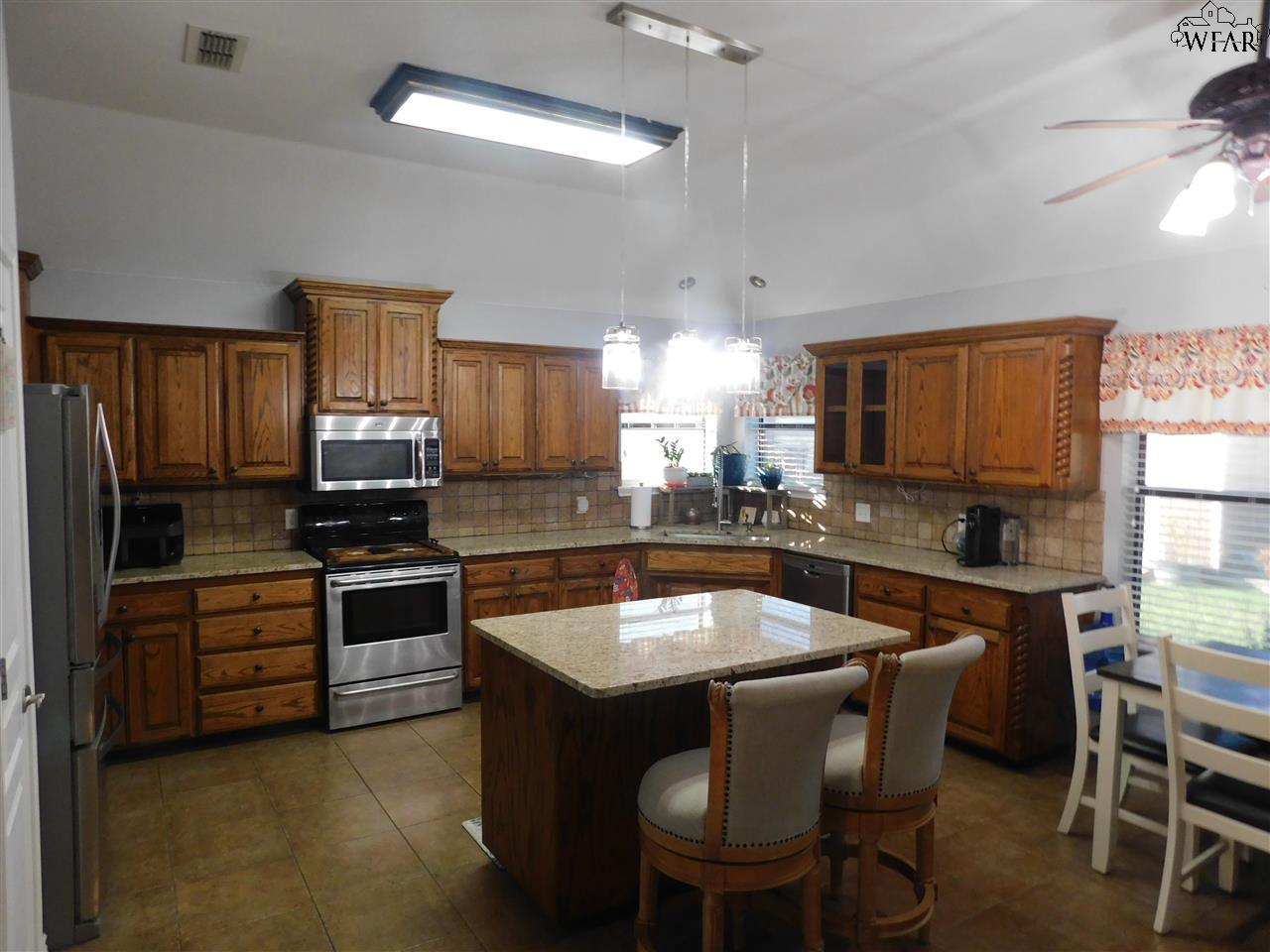 1100 Prestige Drive, Burkburnett, Texas image 4