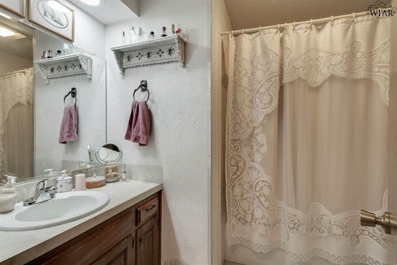 1031 Pawhuska Lane, Burkburnett, Texas image 20