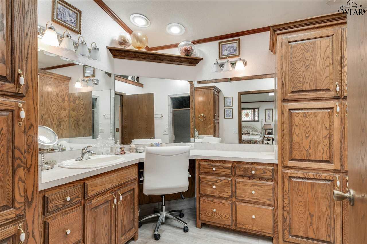 1031 Pawhuska Lane, Burkburnett, Texas image 17