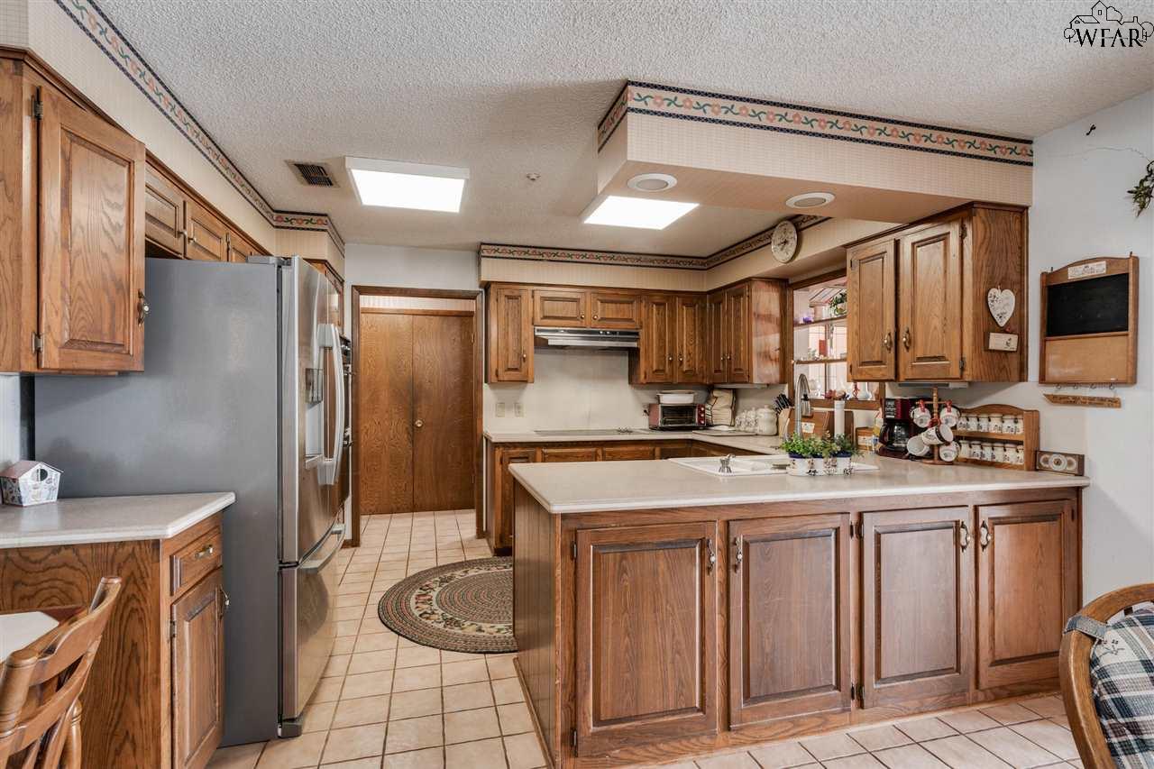1031 Pawhuska Lane, Burkburnett, Texas image 8