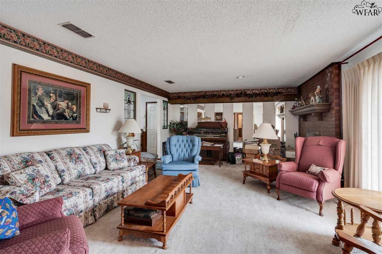 1031 Pawhuska Lane, Burkburnett, Texas image 4