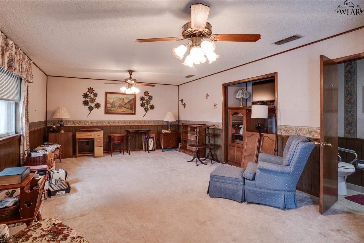 1031 Pawhuska Lane, Burkburnett, Texas image 14