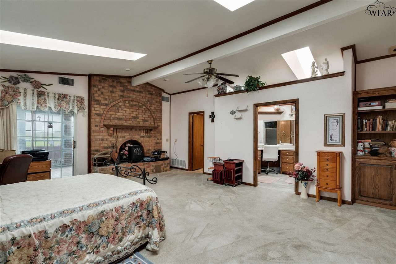 1031 Pawhuska Lane, Burkburnett, Texas image 16