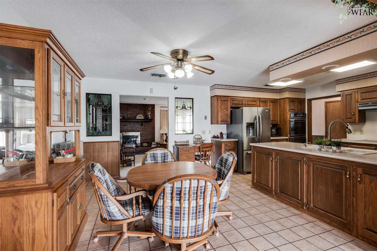 1031 Pawhuska Lane, Burkburnett, Texas image 11