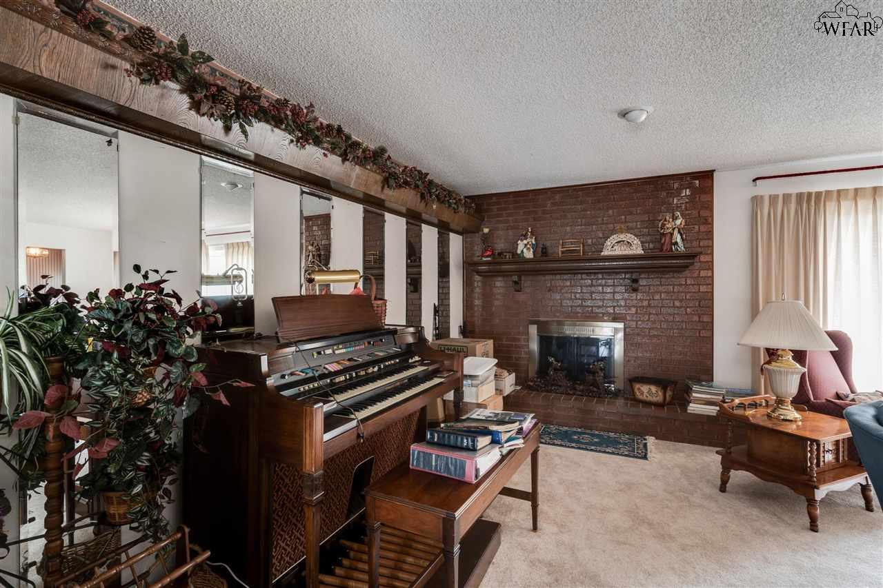 1031 Pawhuska Lane, Burkburnett, Texas image 6