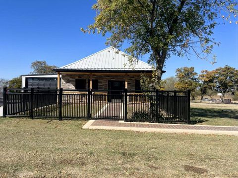 Homes For Sale - 724 Franklin Street<br/> Bellevue, TX 76228