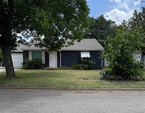 Homes For Sale - 1021 Hirschi Lane<br/> Wichita Falls, TX 76306