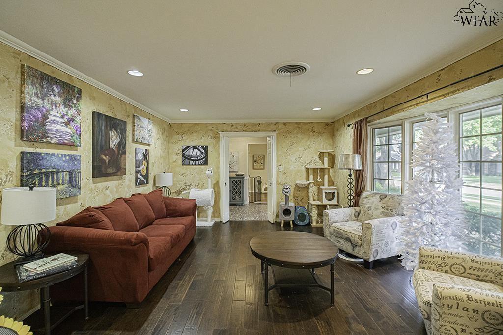 2427 Brentwood Drive, Wichita Falls, New York image 2