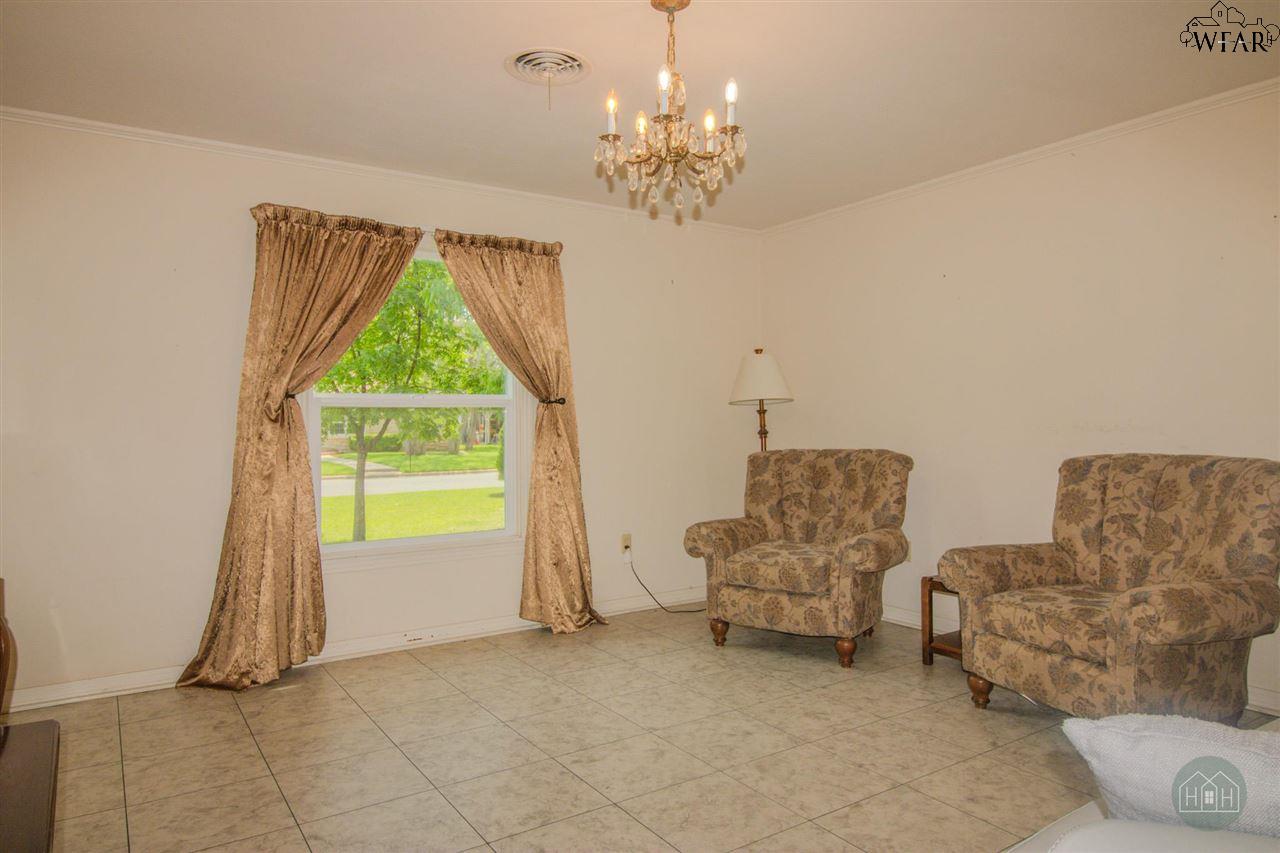 2302 12th Street, Vernon, Texas image 5