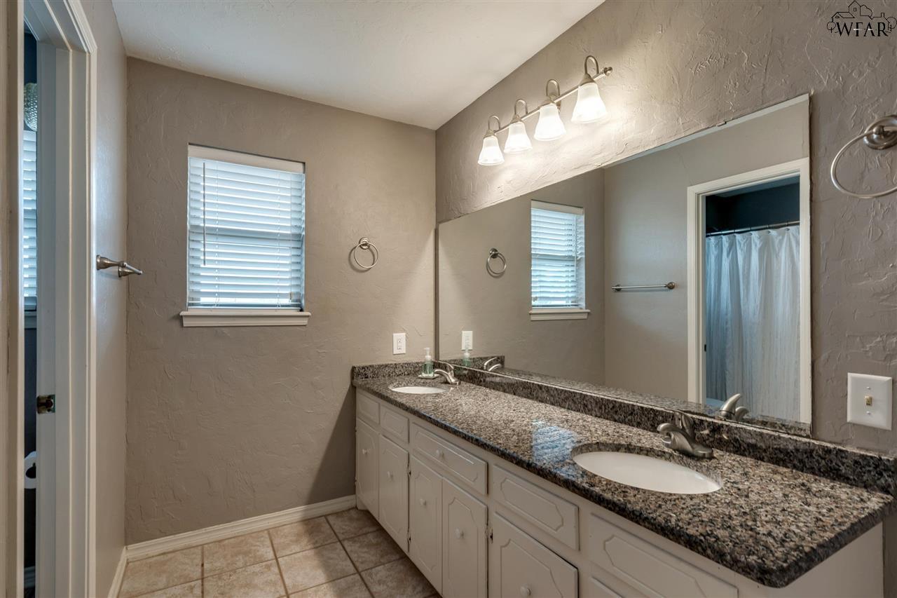502 N Main Street, Holliday, Texas image 14