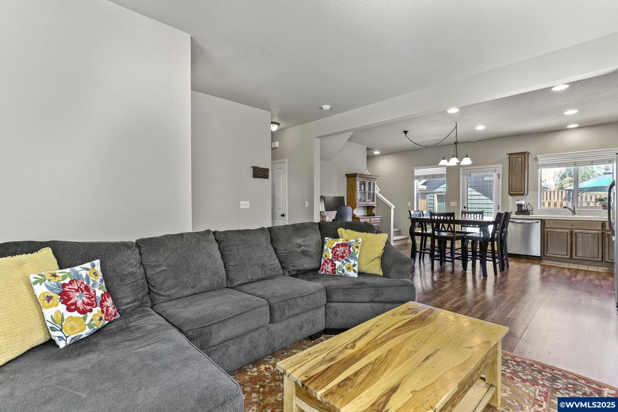 2359 Laura Vista Dr NW Dr
