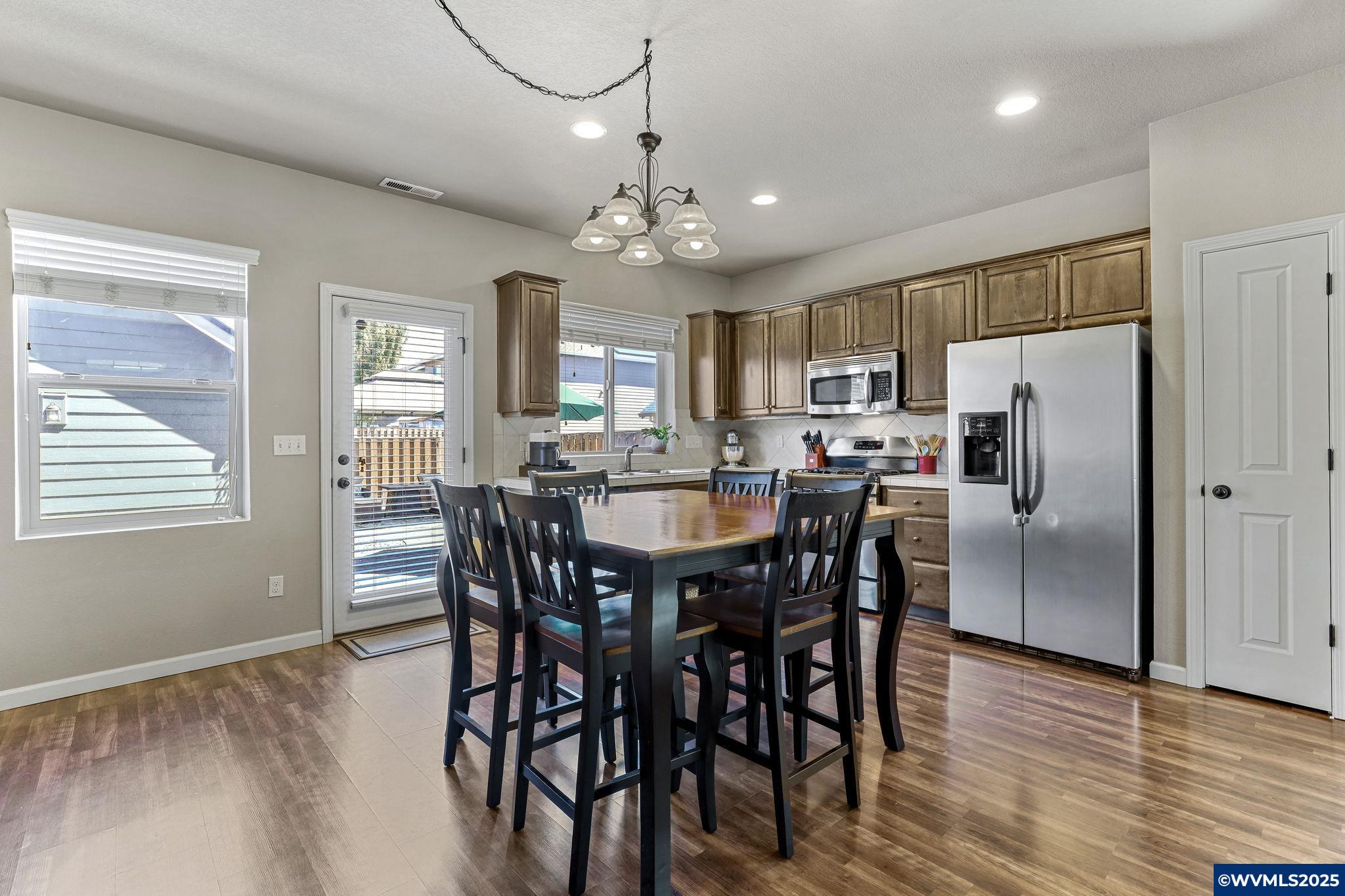 2359 Laura Vista Dr NW Dr