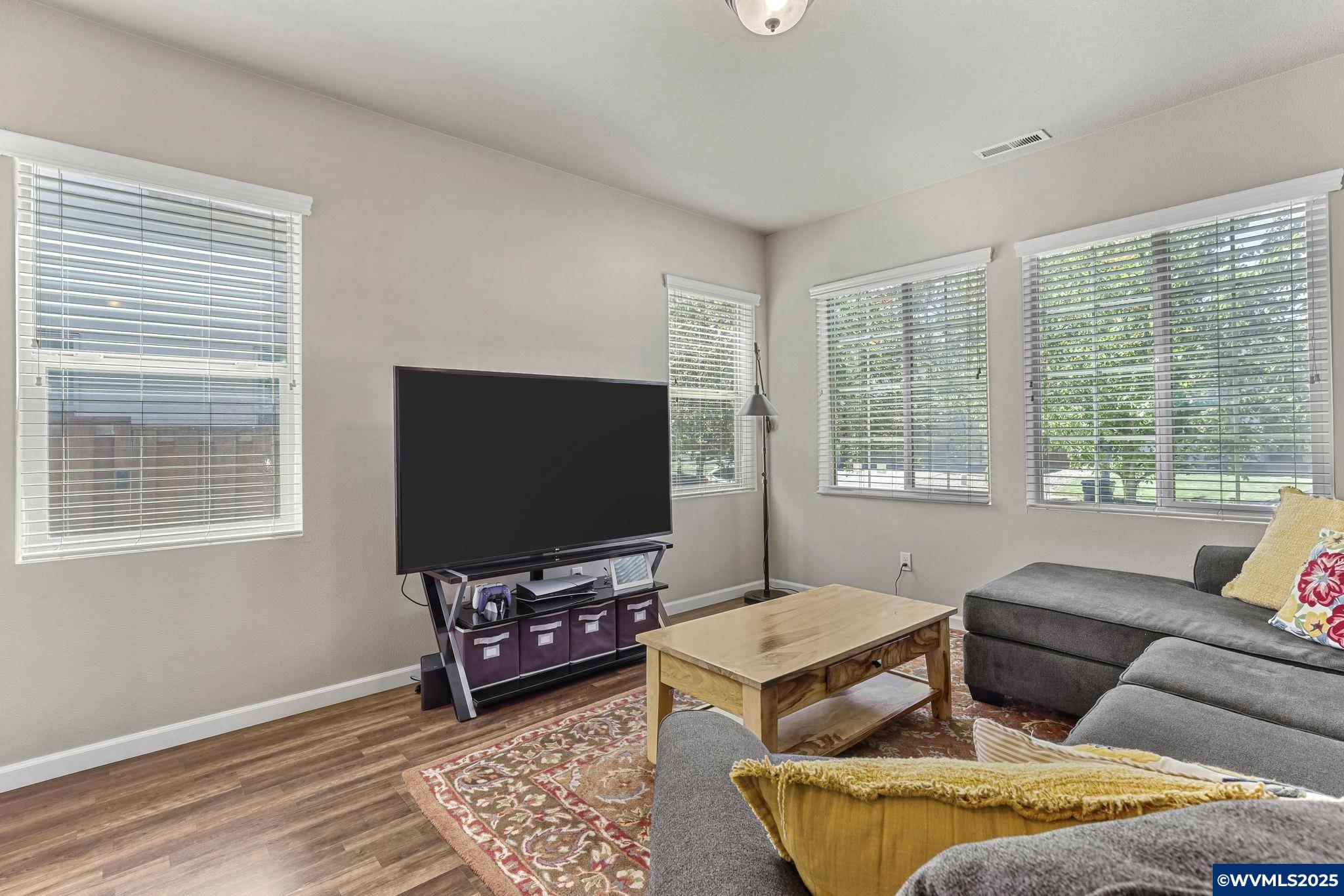 2359 Laura Vista Dr NW Dr