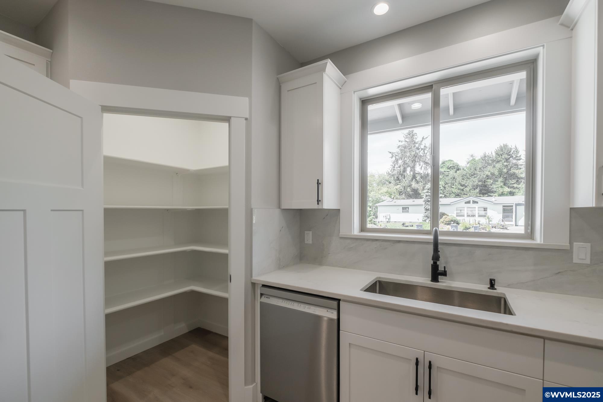 Gleneden Beach, Oregon 97388, United States, 4 Bedrooms Bedrooms, ,3 BathroomsBathrooms,Residential,Active,155436