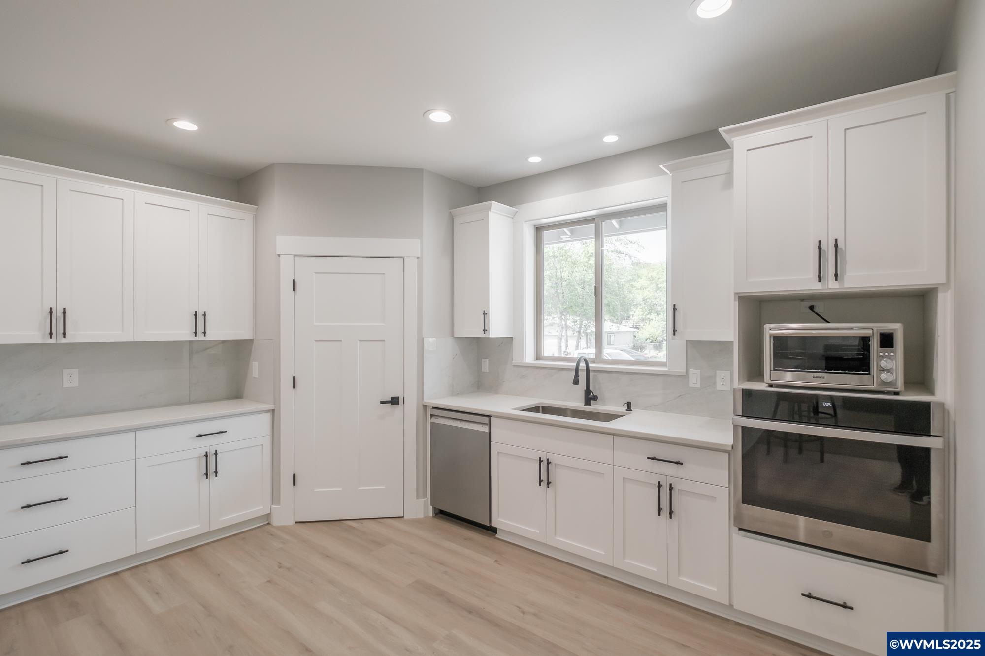 Gleneden Beach, Oregon 97388, United States, 4 Bedrooms Bedrooms, ,3 BathroomsBathrooms,Residential,Active,155436