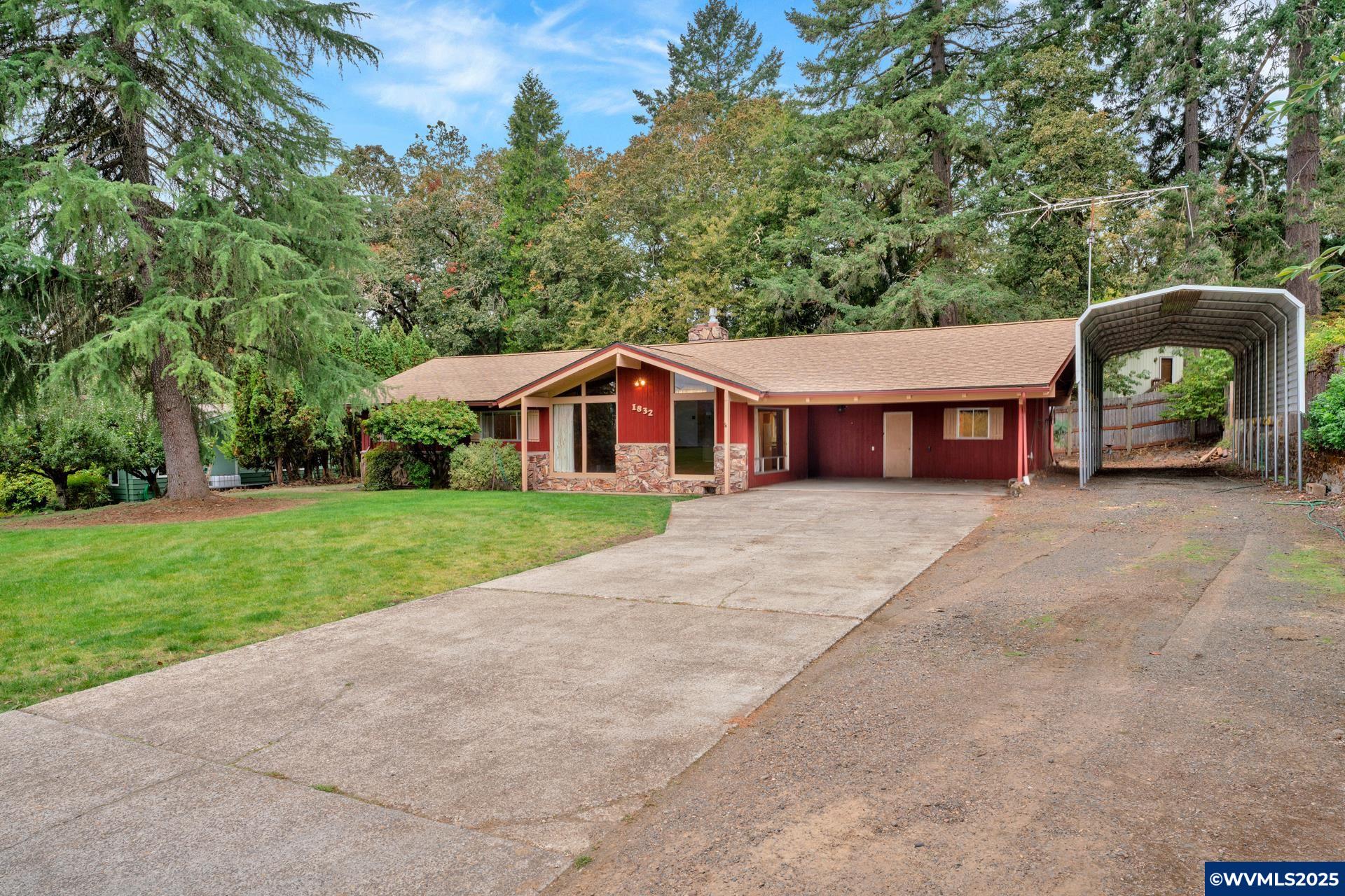 1832 NW Douglas Pl