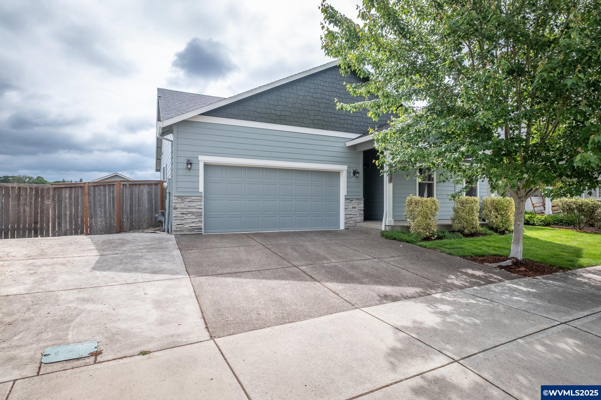 Albany, Oregon 97321, United States, 3 Bedrooms Bedrooms, ,2 BathroomsBathrooms,Residential,Pending,139399