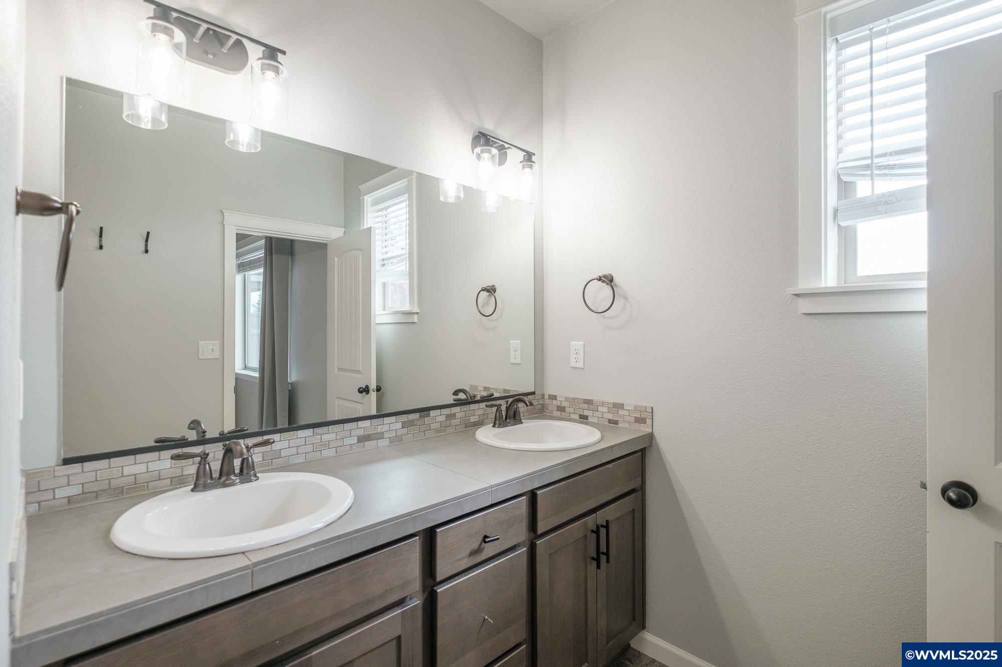 Albany, Oregon 97321, United States, 3 Bedrooms Bedrooms, ,2 BathroomsBathrooms,Residential,Pending,139399