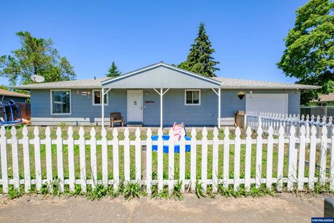 Single Family Residence in Lebanon OR 1525 Oak St.jpg