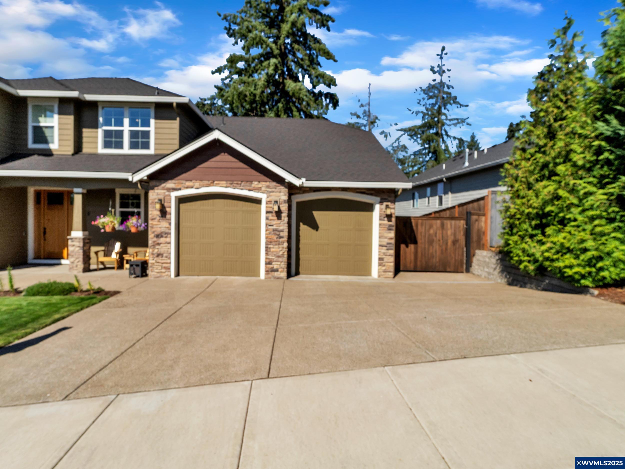 7043 Solarian Dr SE