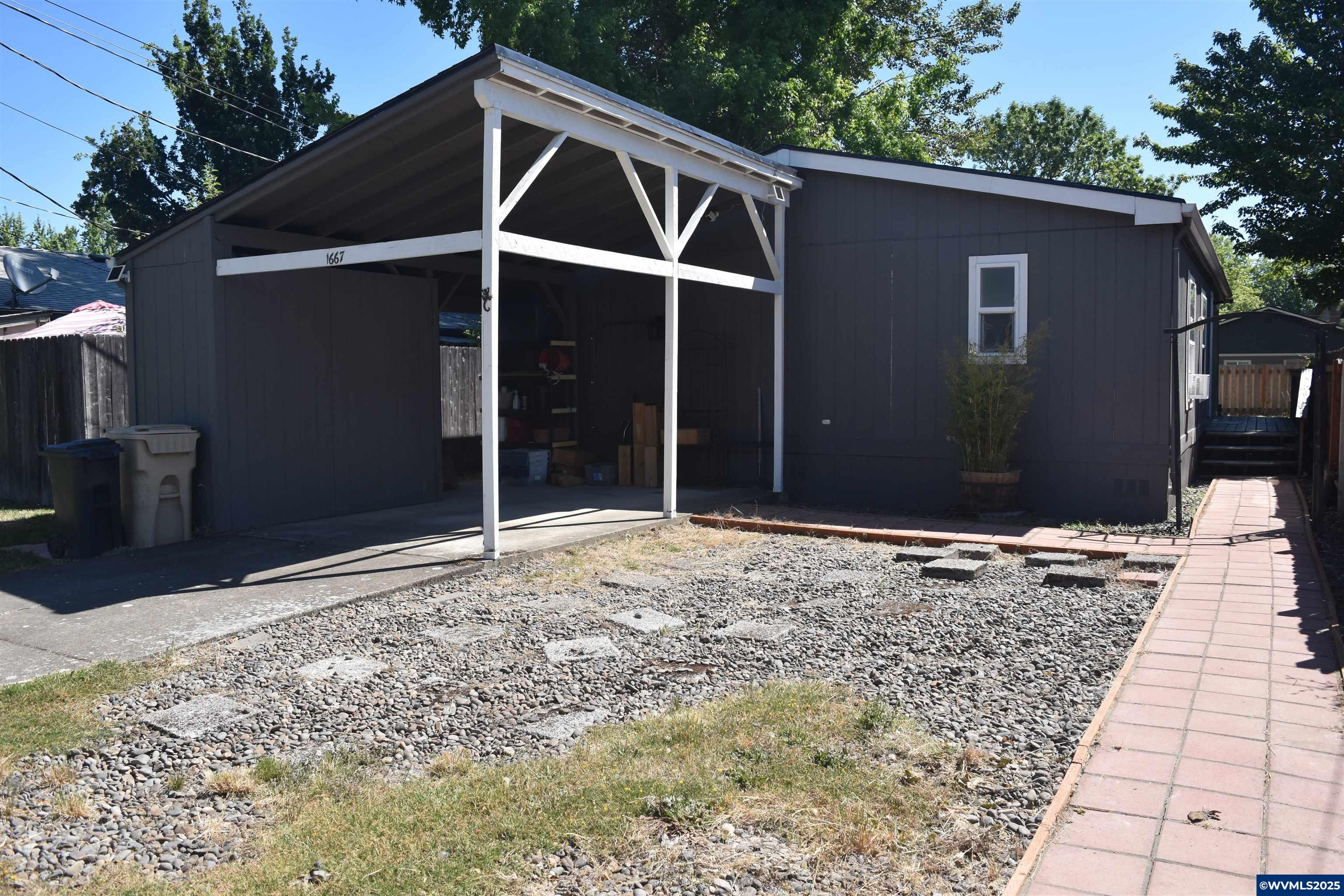 1667 NW Highland Dr