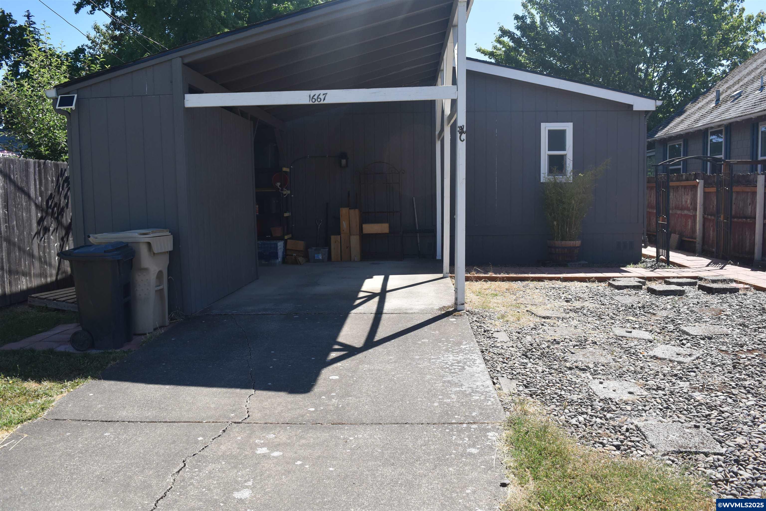 1667 NW Highland Dr