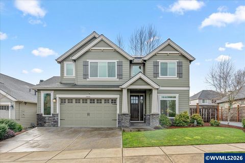 3858 Rogue Av S Salem OR 97302