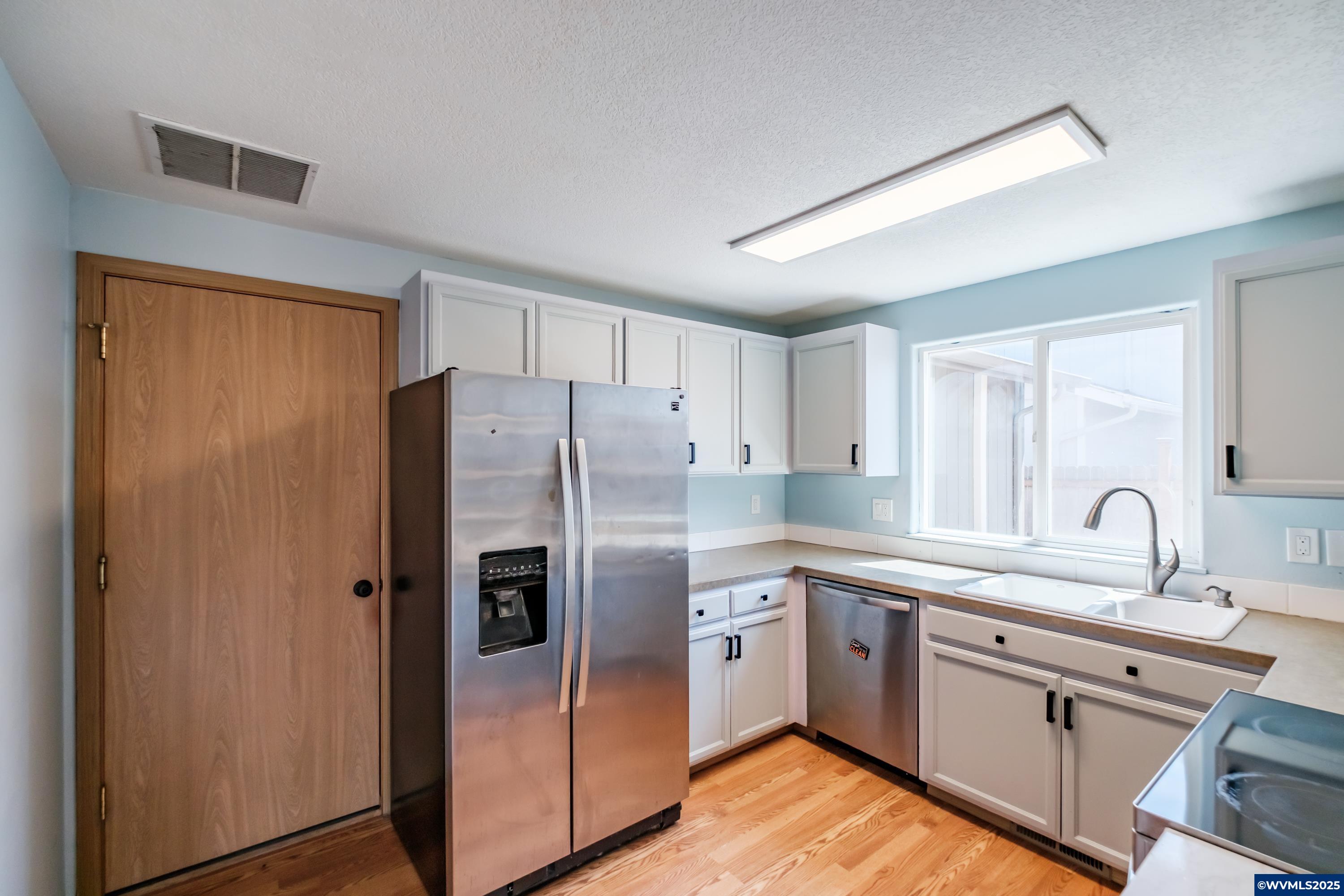 Lebanon, Oregon 97355, United States, 3 Bedrooms Bedrooms, ,3 BathroomsBathrooms,Residential,Active,177223