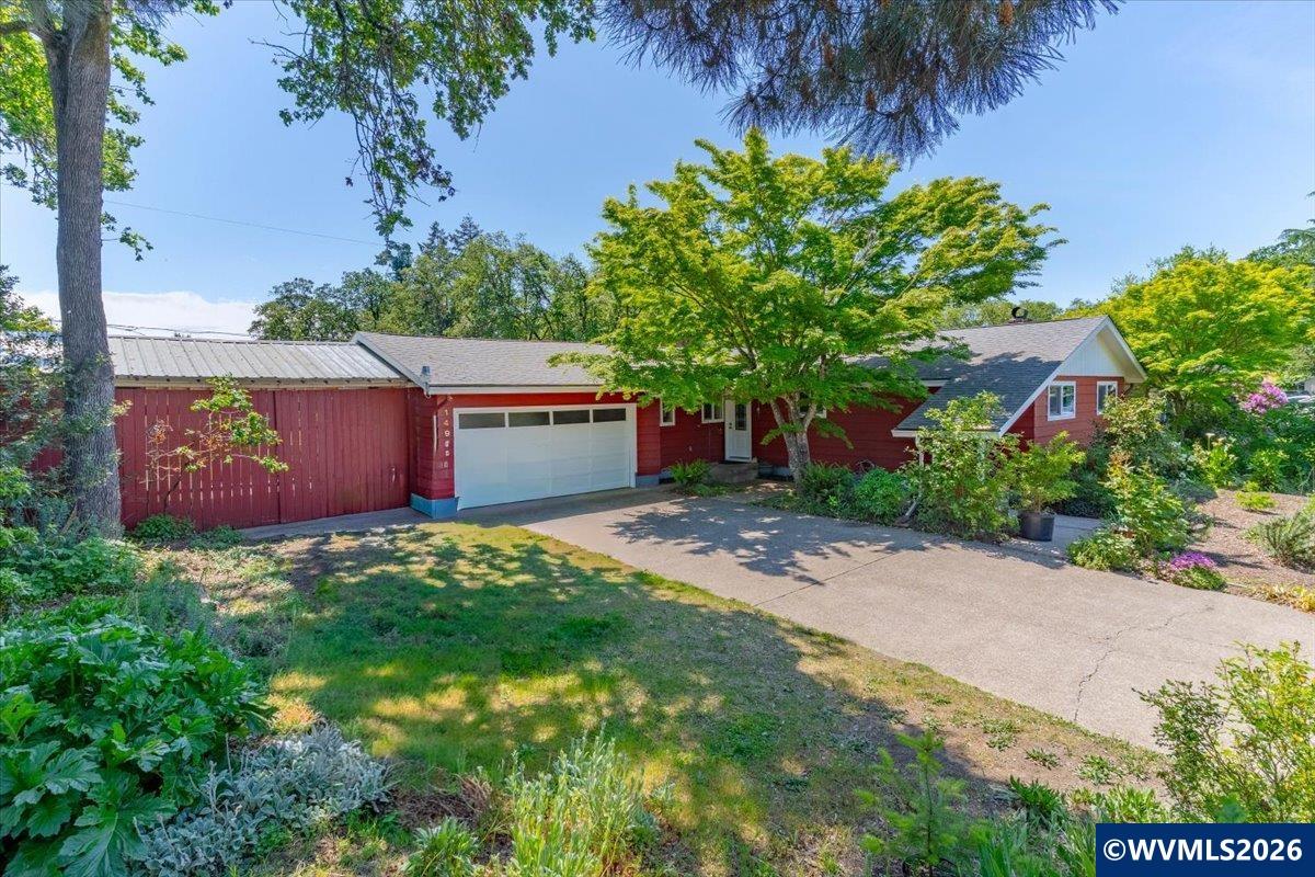 1490 Acacia Av