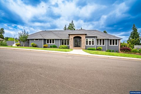 2111 Celeen Av SE Salem OR 97302