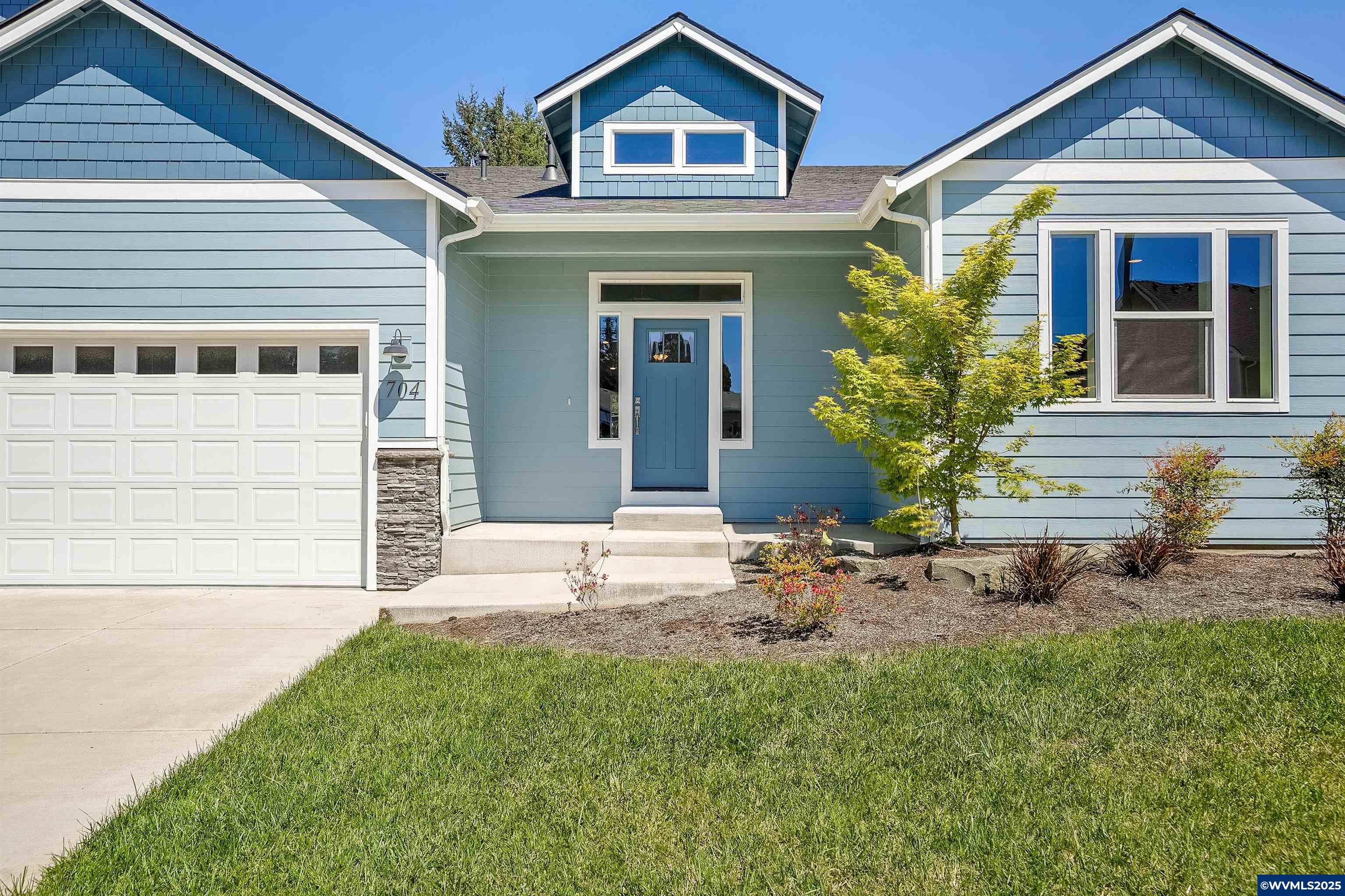 704 NW George Ct