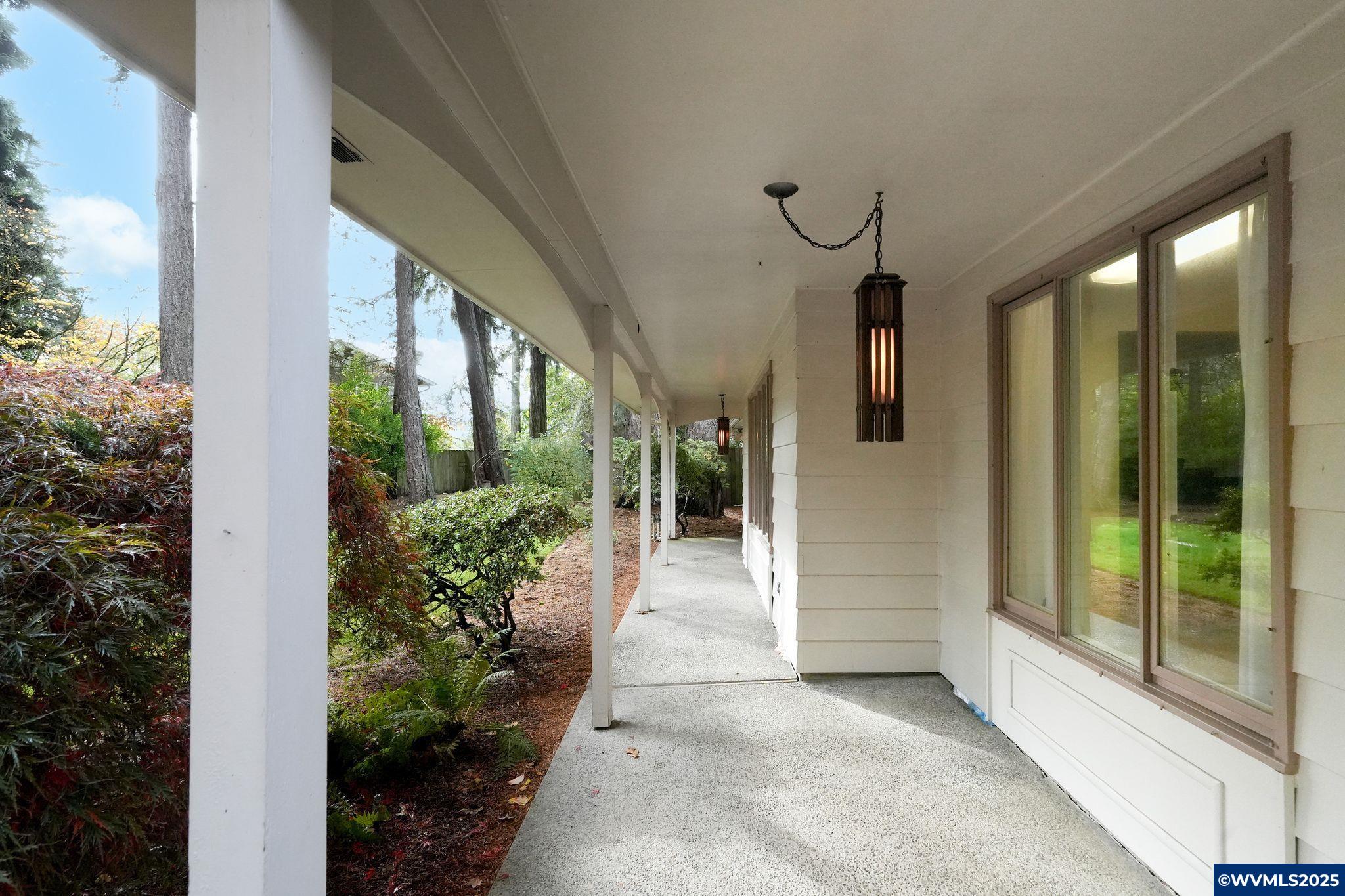 1056 Northshire Ct NE