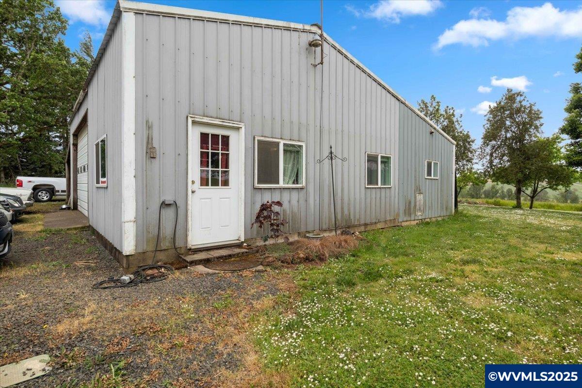 5875 Perrydale Rd