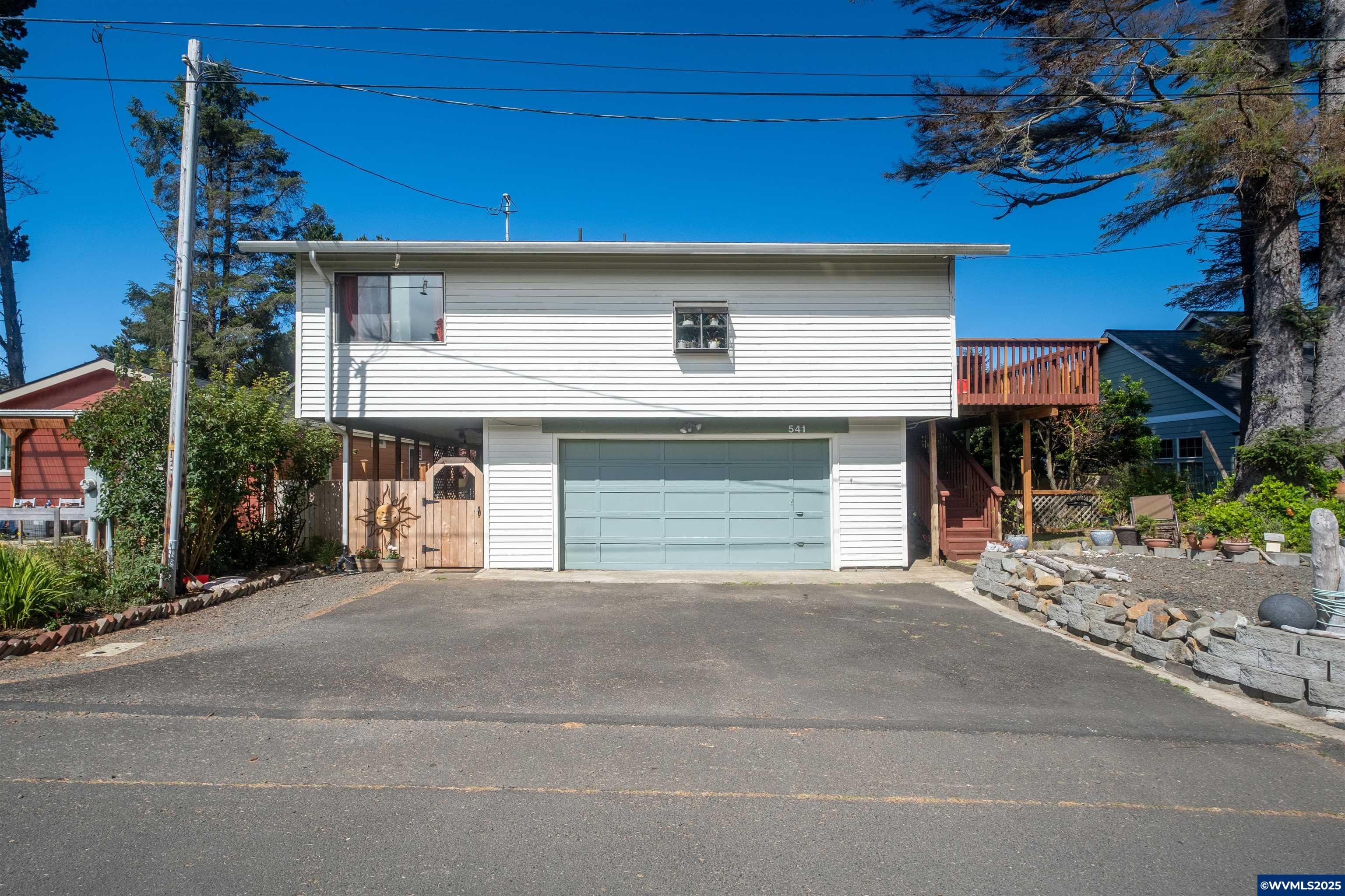 541 SE Oar Av