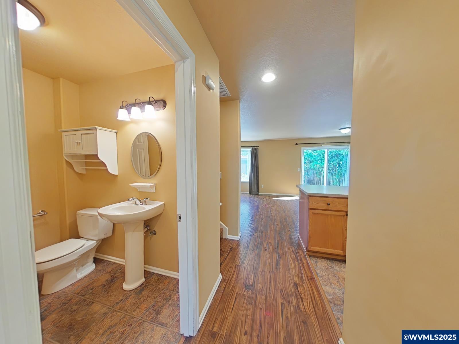 824 SE Bayshore Cir