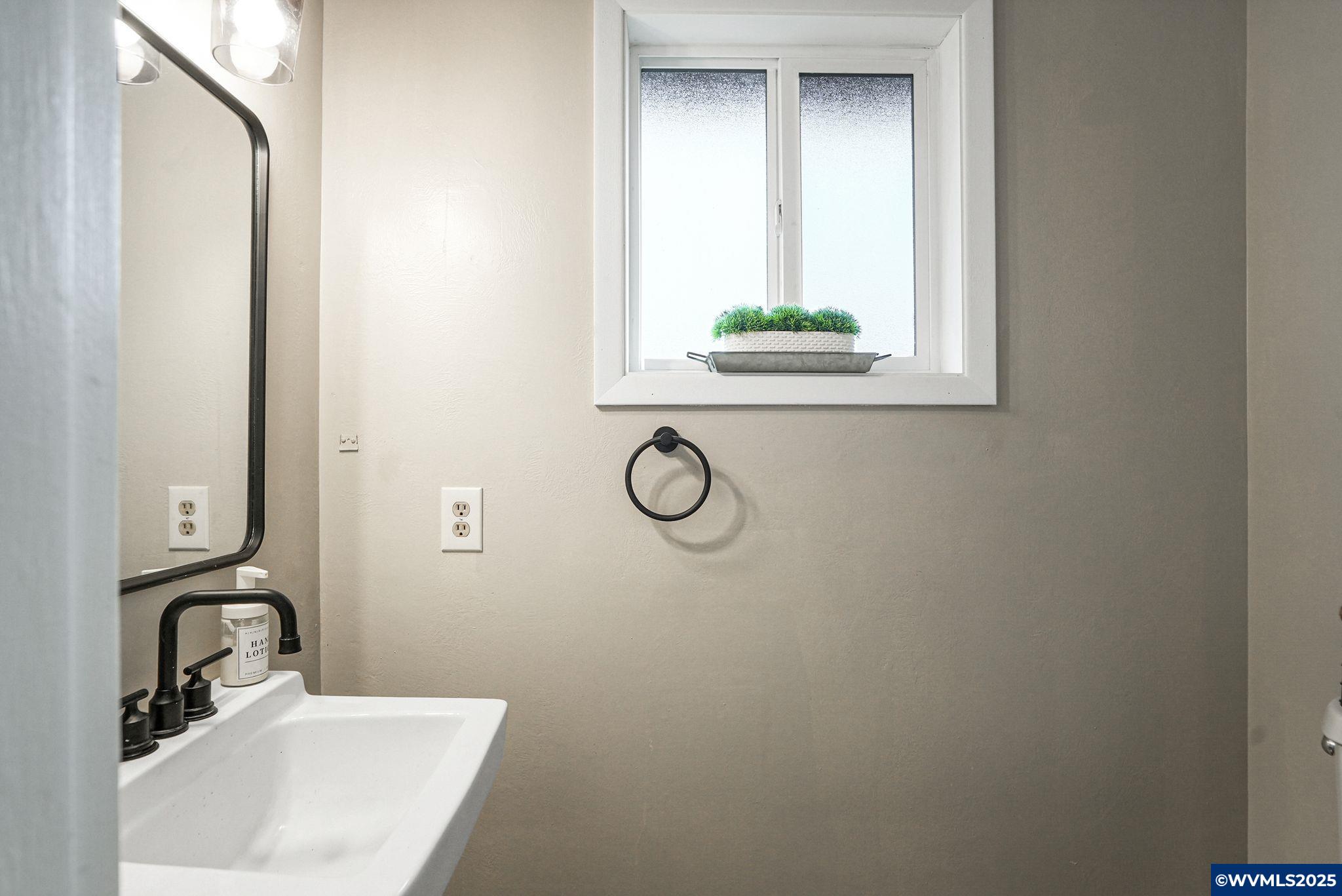 Keizer, Oregon 97303, United States, 3 Bedrooms Bedrooms, ,2 BathroomsBathrooms,Residential,Pending,12087