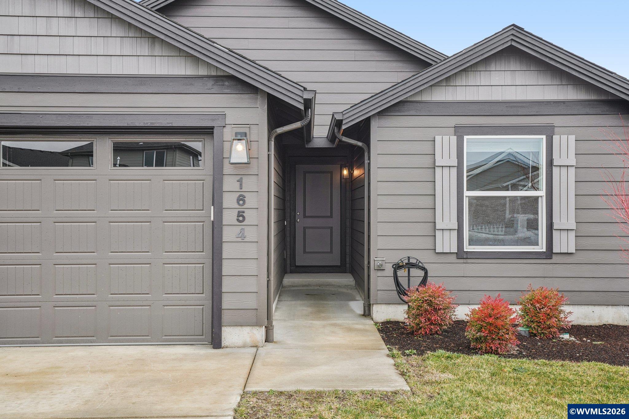 1654 SE Salmonberry Av