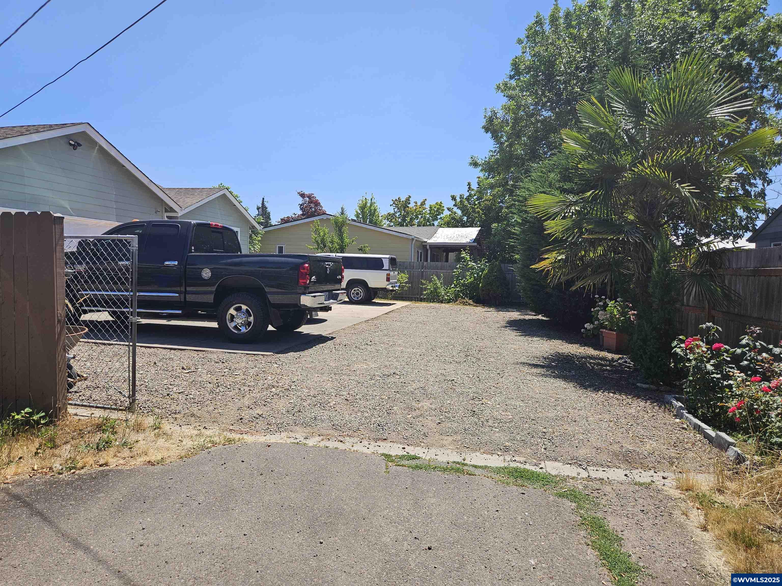 738 Oscar Ln SE