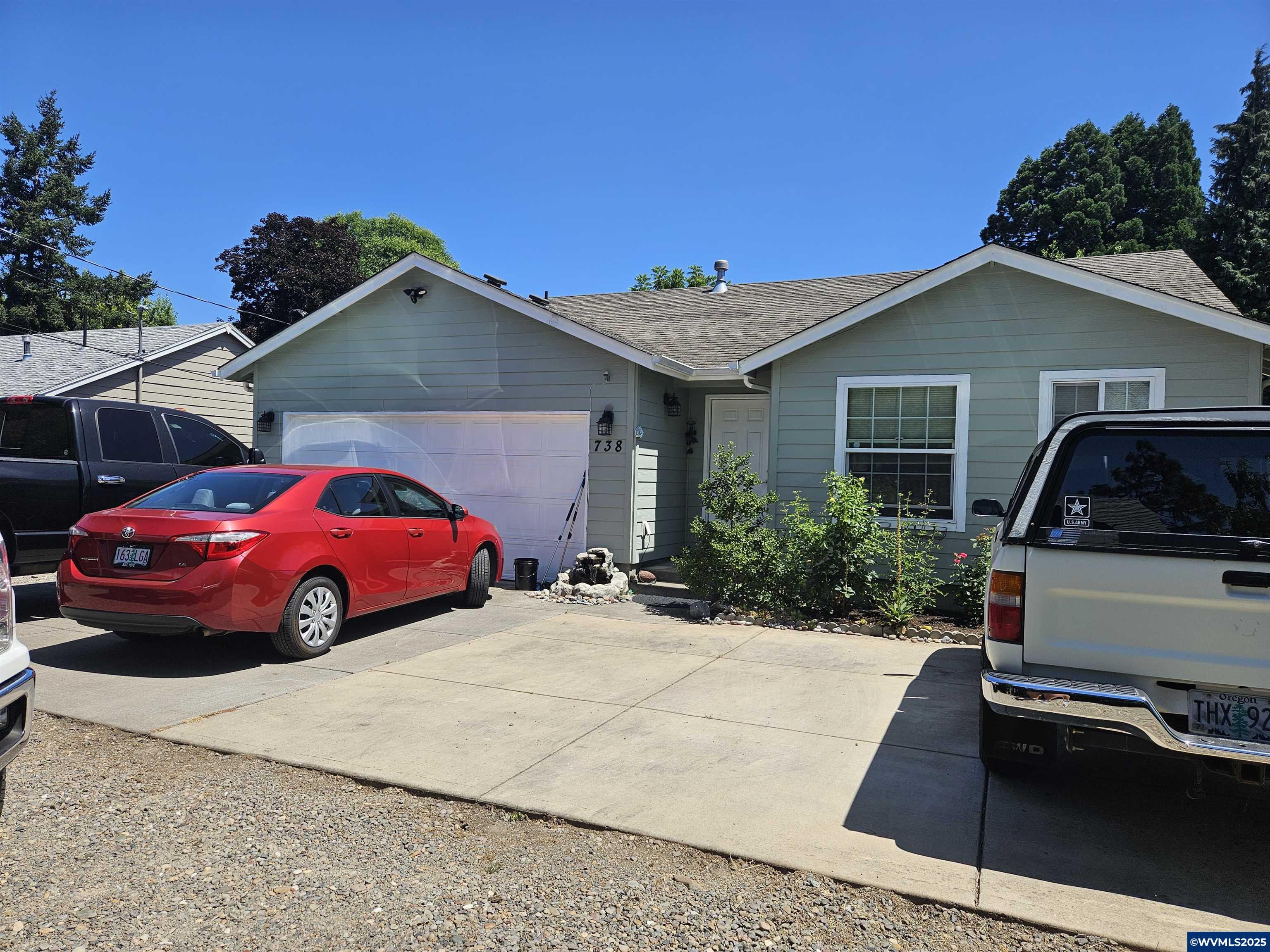 738 Oscar Ln SE