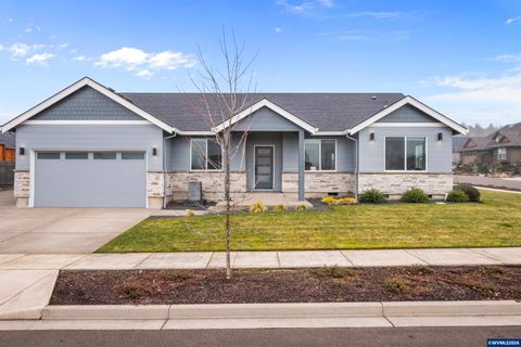 819 Riley Dr Silverton OR 97381