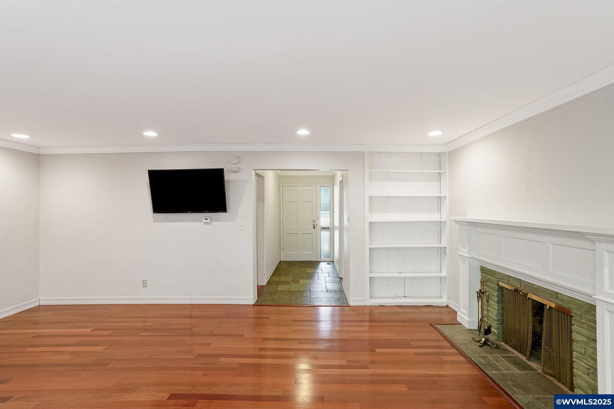 3130 NW Van Buren Av