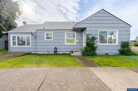 861 W 10th St Junction City OR 97448