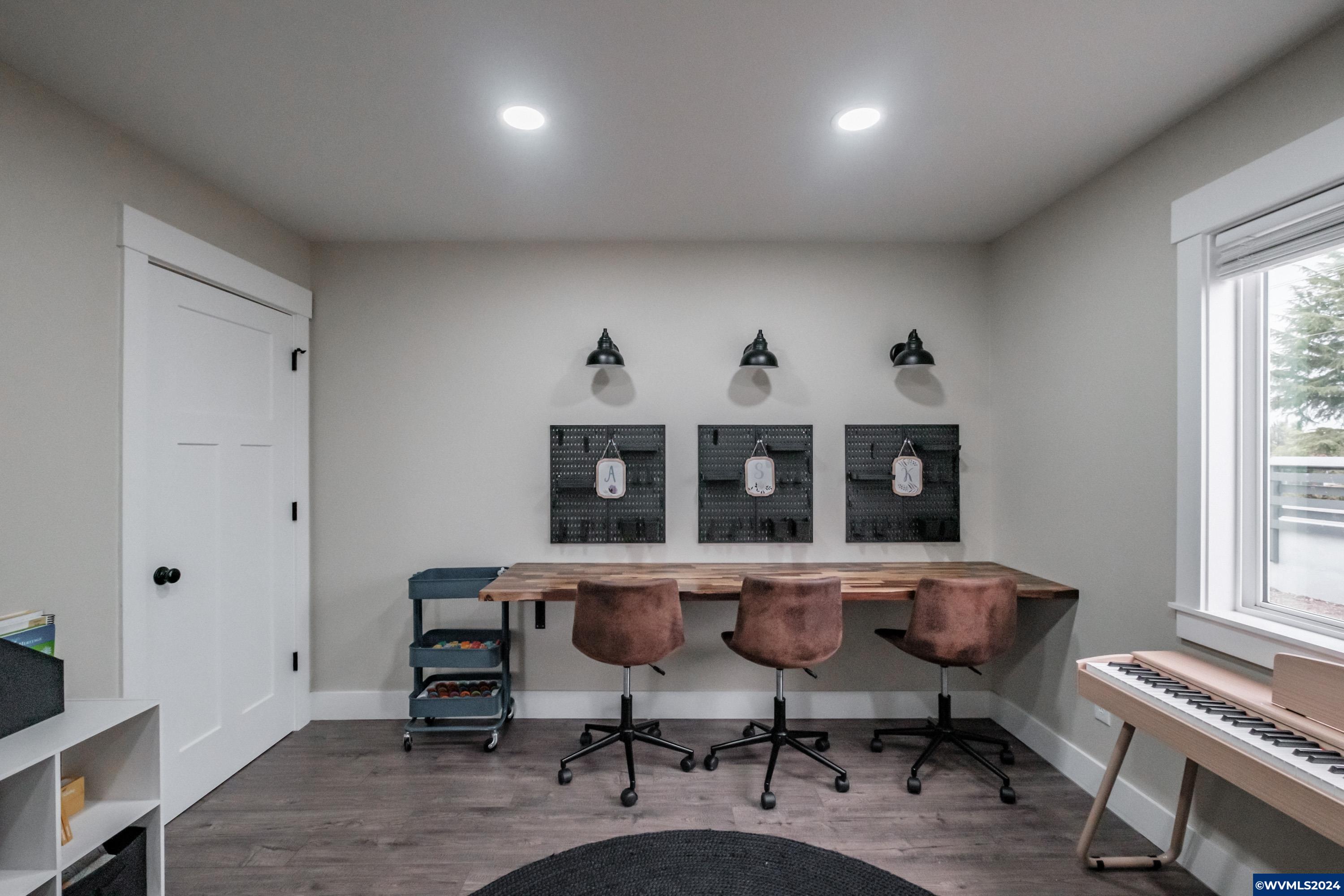 Gervais, Oregon 97026, United States, 4 Bedrooms Bedrooms, ,3 BathroomsBathrooms,Residential,Pending,24630