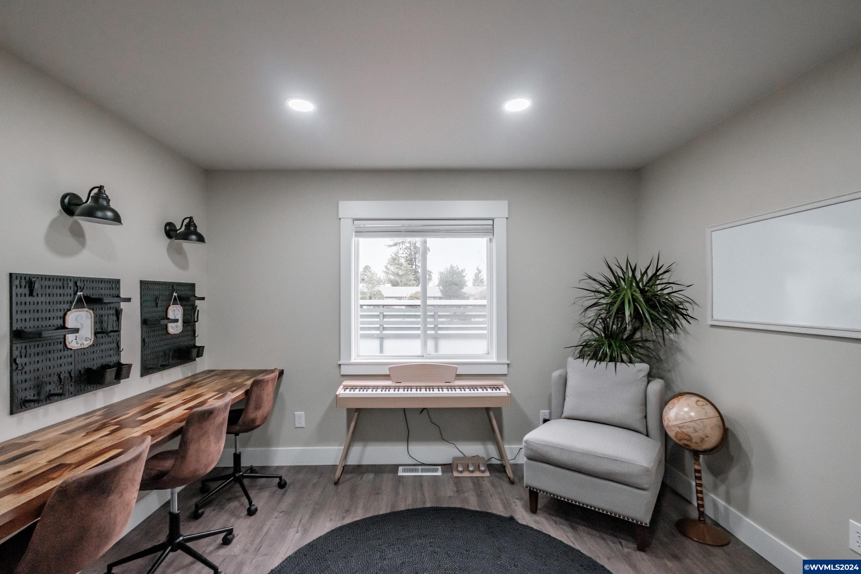 Gervais, Oregon 97026, United States, 4 Bedrooms Bedrooms, ,3 BathroomsBathrooms,Residential,Pending,24630