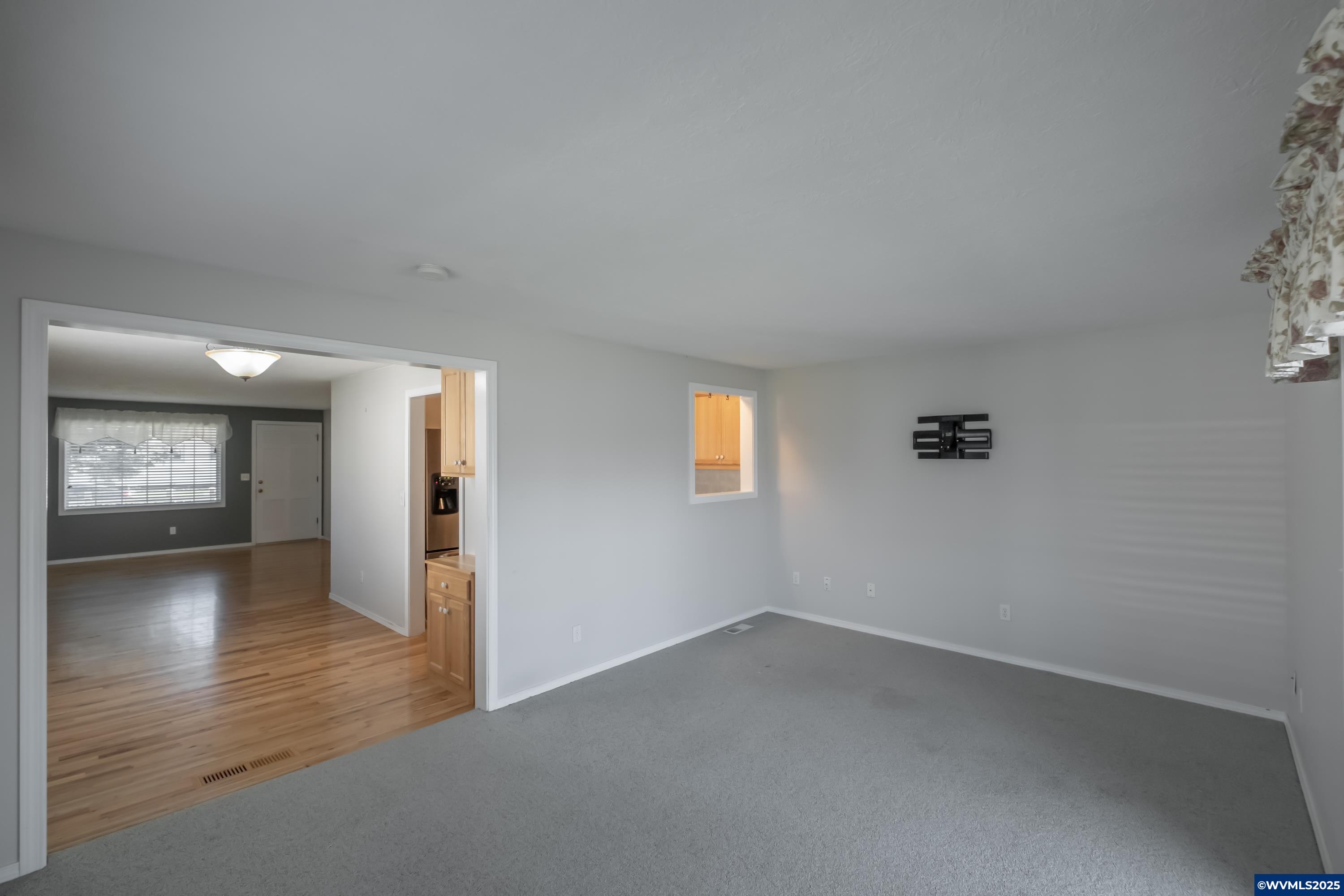 Woodburn, Oregon 97071, United States, 2 Bedrooms Bedrooms, ,2 BathroomsBathrooms,Residential,Active,97323