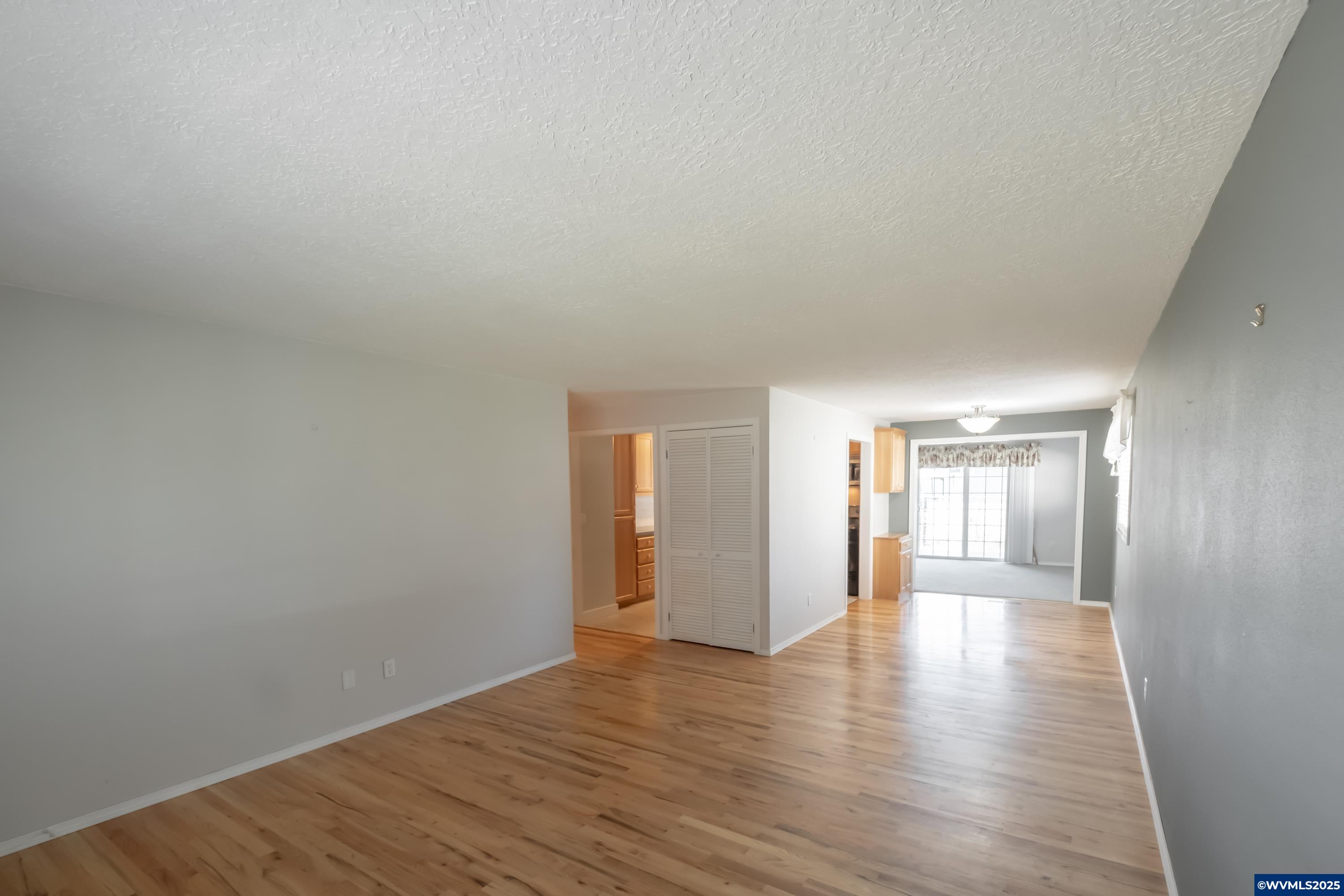 Woodburn, Oregon 97071, United States, 2 Bedrooms Bedrooms, ,2 BathroomsBathrooms,Residential,Active,97323