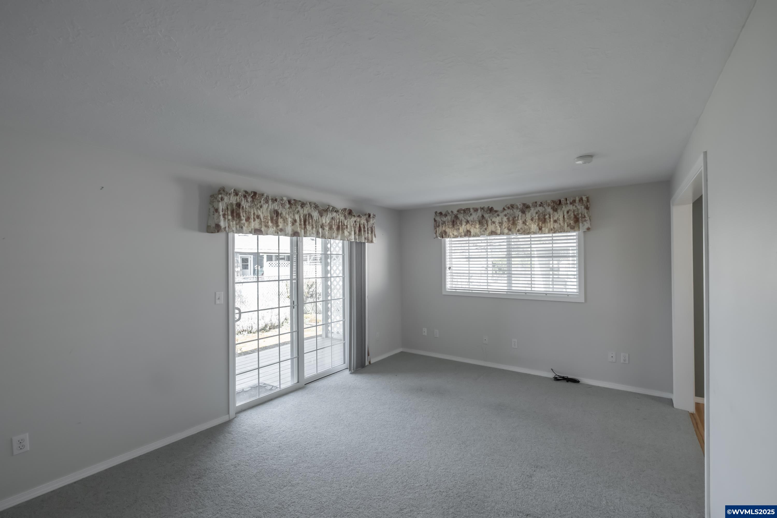 Woodburn, Oregon 97071, United States, 2 Bedrooms Bedrooms, ,2 BathroomsBathrooms,Residential,Active,97323